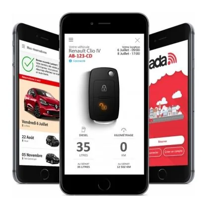 Trois écrans de l'application ADA : liste des réservations, clé virtuelle d'une Renault Clio avec niveau de carburant et kilométrage, et écran d'accueil