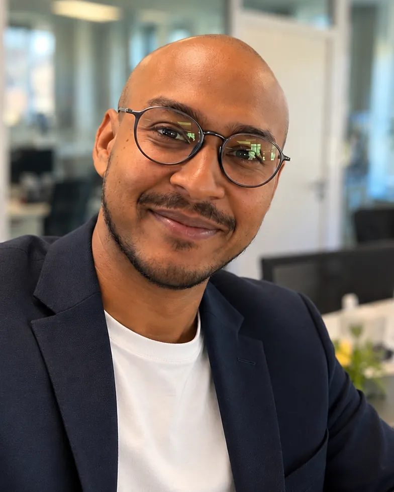 Portrait de Darren Veeraragoo, Chef de Pôle Interne Stratégie IT & Expérience collaborateur chez Groupe ADA